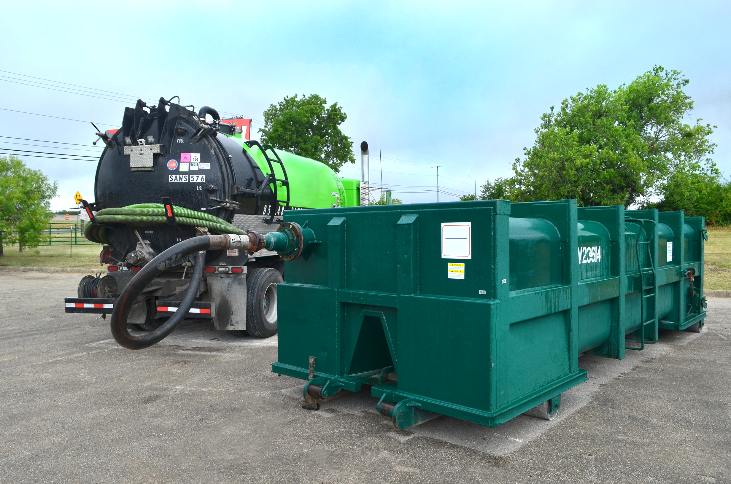 [E] TransPac- VacPac Hooked Up to Truck