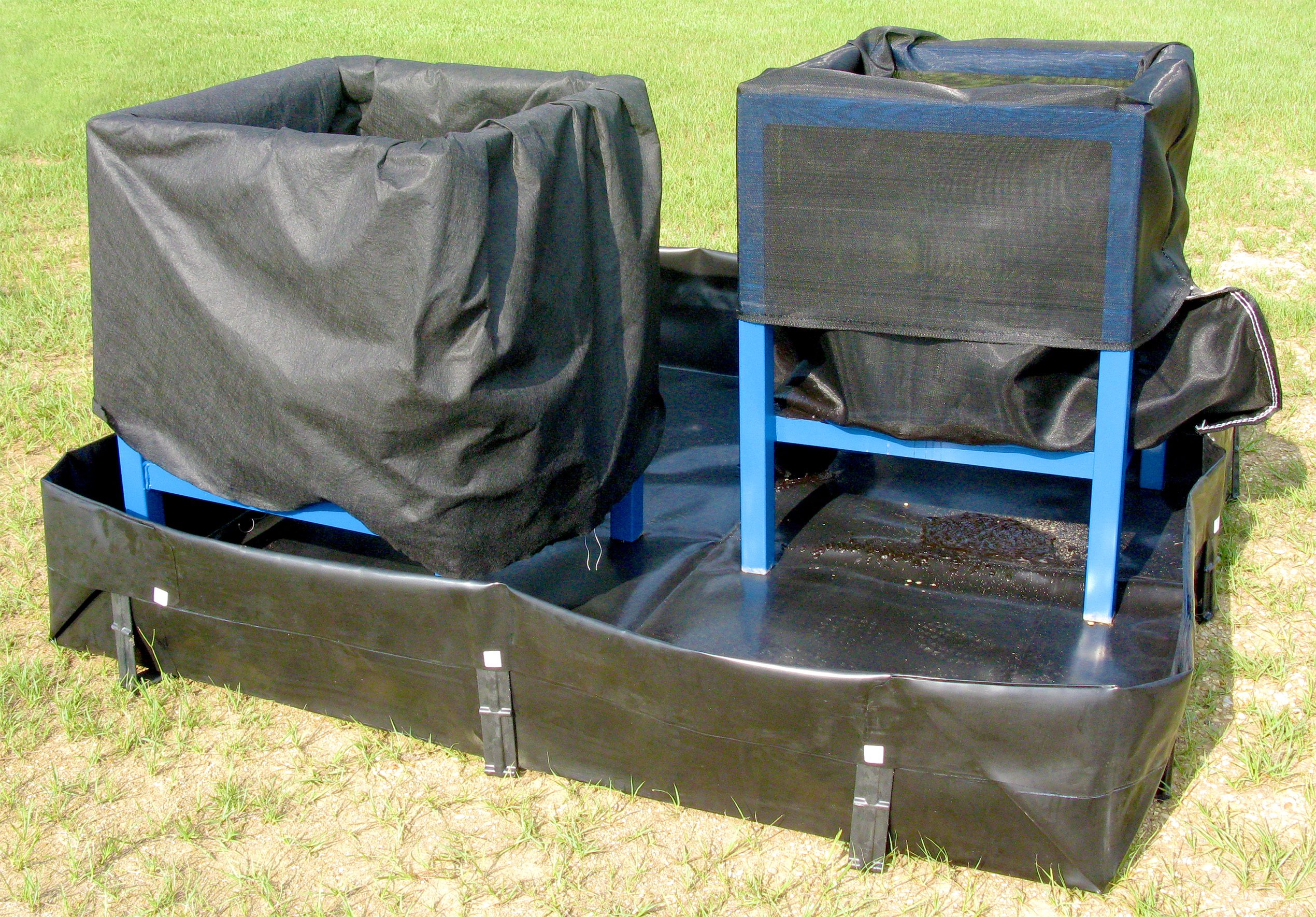 [I] Hanging Dewatering Filter Set in Stand on Berm